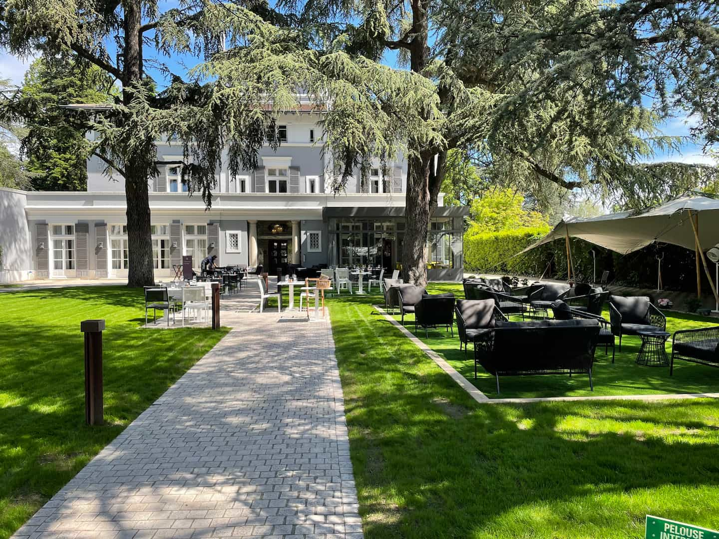 terrasse du restaurant de la Maison d’Anthouard à ecully